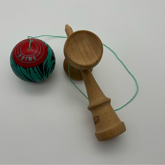 Sweets Kendamas Prime Laser Tag Skill Toy - Picture 4 of 6